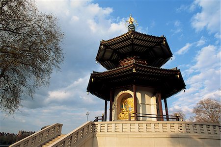 simsearch:841-02919512,k - Bouddha dans la pagode de la paix, Battersea Park, Londres, Royaume-Uni, Europe Photographie de stock - Rights-Managed, Code: 841-02919994