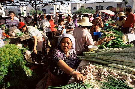 simsearch:841-02825939,k - Vegetable seller, Osh Bazaar, Bishkek, Kyrgyzstan, Central Asia, Asia Stock Photo - Rights-Managed, Code: 841-02924126