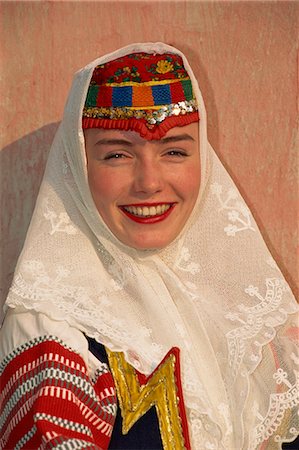 eslovaquia - Portrait of a woman in traditional folk costume at Kezmarok, Slovakia, Europe Foto de stock - Con derechos protegidos, Código: 841-02924356