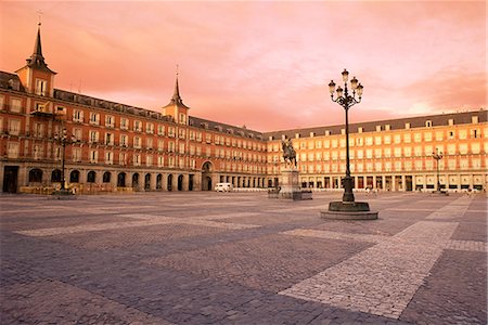 simsearch:841-02924519,k - Plaza Mayor de l'Orient, Madrid, Espagne, Europe Photographie de stock - Rights-Managed, Code: 841-02924547