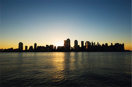 Skyline de Lower Manhattan à l'aube du fleuve Hudson, New York City, New York, États-Unis d'Amérique, Amérique du Nord Photographie de stock - Rights-Managed, Code: 841-02924756