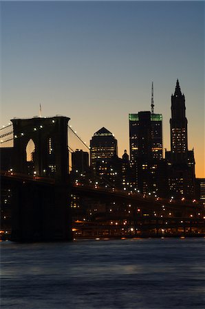 simsearch:841-03035411,k - Manhattan skyline and Brooklyn Bridge at dusk, New York City, New York, United States of America, North America Foto de stock - Con derechos protegidos, Código: 841-02924795