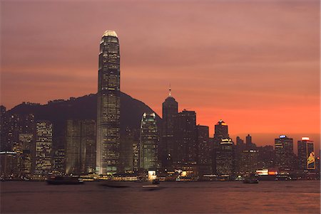 Deux IFC Building et Central, skyline de Hong Kong Island à la tombée de la nuit, Hong Kong, Chine, Asie Photographie de stock - Rights-Managed, Code: 841-02924923