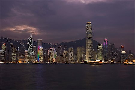 simsearch:841-02709888,k - Skyline de l'île de Hong Kong à la tombée de la nuit, Hong Kong, Chine, Asie Photographie de stock - Rights-Managed, Code: 841-02924949