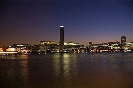 simsearch:841-05795854,k - Tate Modern und der Millennium-Brücke bei Nacht, London, England, Vereinigtes Königreich, Europa Stockbilder - Lizenzpflichtiges, Bildnummer: 841-02925020