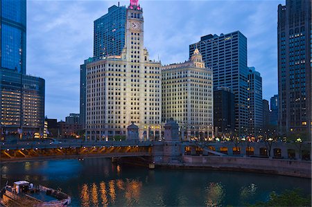 The Wrigley Building, center, North Michigan Avenue and Chicago River, Chicago, Illinois, United States of America, North America Foto de stock - Con derechos protegidos, Código: 841-02925062