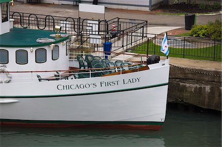 Old tour boat on the Chicago River, Chicago, Illinois, United States of America, North America Foto de stock - Con derechos protegidos, Código: 841-02925099