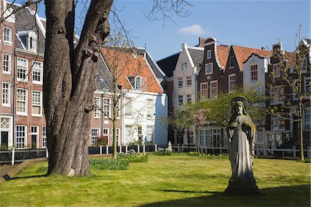 Begijnhof, a beautiful square of 17th and 18th century houses, Amsterdam, Netherlands, Europe Foto de stock - Con derechos protegidos, Código: 841-02925178