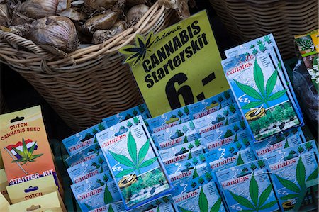 simsearch:841-03870452,k - Cannabis Samen-Pakete für den Verkauf in den Bloemenmarkt (Blumenmarkt), Amsterdam, Niederlande, Europa Stockbilder - Lizenzpflichtiges, Bildnummer: 841-02925210