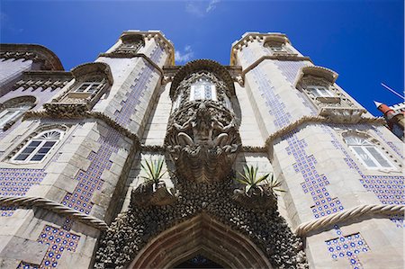 sintra - Fierce gargoyle above archway, Pena National Palace, UNESCO World Heritage Site, Sintra, Portugal, Europe Foto de stock - Con derechos protegidos, Código: 841-02925278