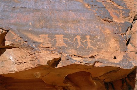 parque estatal del valle de fuego - Ancient Indian carvings drawn between 300BC and 1150 AD, Petroglyph Canyon, the Valley of Fire State Park, Nevada, United States of America, North America Foto de stock - Con derechos protegidos, Código: 841-02925334
