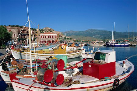 Fischerboote vor Anker im Hafen von Molyvos, Lesbos, Nördliche Ägäis, griechische Inseln, Griechenland, Europa Stockbilder - Lizenzpflichtiges, Bildnummer: 841-02925716