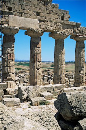 simsearch:841-03057261,k - Ruins of Greek temple, Selinunte, Sicily, Italy, Europe Foto de stock - Con derechos protegidos, Código: 841-02925812