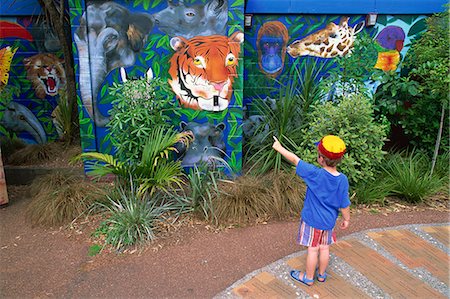 Childs Play, petit enfant au Zoo d'Auckland, Auckland, North Island, Nouvelle-Zélande, Pacifique Photographie de stock - Rights-Managed, Code: 841-02920126