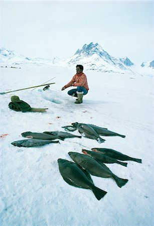 pesca en el hielo - Inuit man fishing for halibut, Greenland, Polar Regions Foto de stock - Con derechos protegidos, Código: 841-02920224