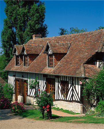 simsearch:6108-08636858,k - Typical timbered cottage in summer near St. Pierre sur Dives in the Calvados region of Basse Normandie, France, Europe Stock Photo - Rights-Managed, Code: 841-02920378