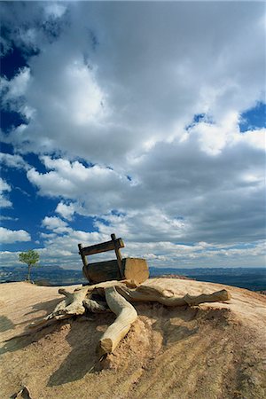Wooden seat on the rim of the Amphitheatre, in the Bryce Canyon National Park, Utah, United States of America, North America Foto de stock - Con derechos protegidos, Código: 841-02920385