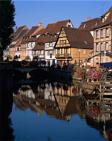 Maisons à colombages se reflètent dans l'eau dans la soirée, la Petite Venise, Colmar, Haut-Rhin, Alsace, France, Europe Photographie de stock - Rights-Managed, Code: 841-02920523