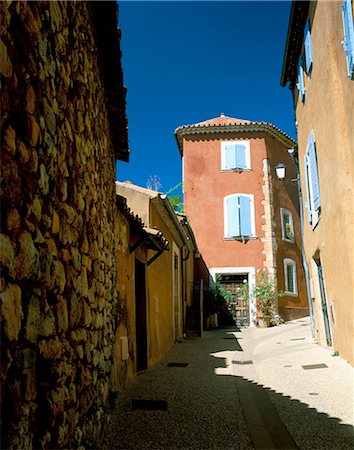 french village - Colourful village house, Roussillon, Vaucluse, Cote d'Azur, Provence, France, Europe Stock Photo - Rights-Managed, Code: 841-02920594