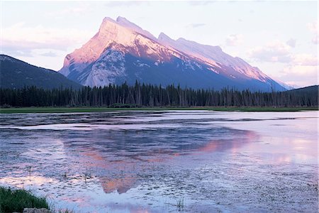 simsearch:841-03518612,k - View across Vermilion Lakes to Mount Rundle, at sunset, Banff National Park, UNESCO World Heritage Site, Alberta, Canada, North America Stock Photo - Rights-Managed, Code: 841-02920672