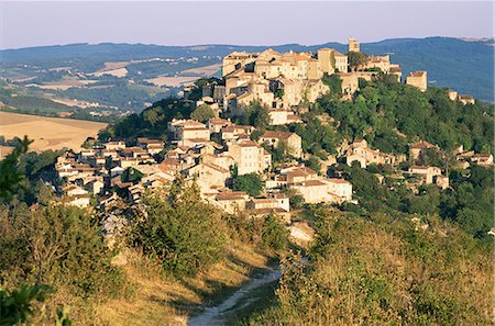 View to village from hillside path, Cordes-sur-Ciel, Tarn, Midi-Pyrenees, France, Europe Foto de stock - Con derechos protegidos, Código: 841-02920702