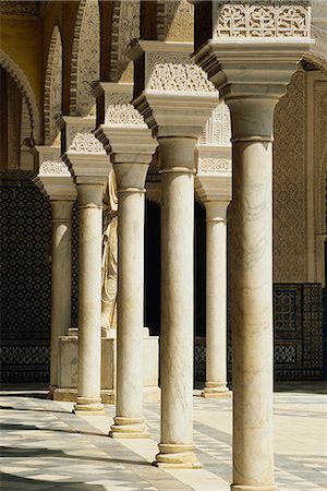 simsearch:841-02712656,k - Slender pillars of the Patio Principal showing Mudejar carving, Casa de Pilatos, Seville, Andalucia (Andalusia), Spain, Europe Fotografie stock - Rights-Managed, Codice: 841-02920774