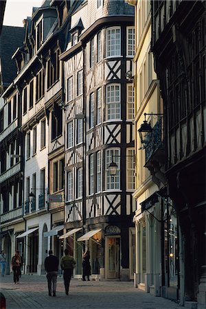 simsearch:841-06806598,k - Window shopping in the Rue St. Romain, Rouen, Seine-Maritime, Haute Normandie (Normandy), France, Europe Stock Photo - Rights-Managed, Code: 841-02920808