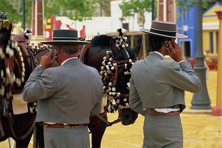 Men in traditional dress using mobile phones, Feria del Caballo (Horse Fair), Jerez de la Frontera, Cadiz area, Andalucia (Andalusia), Spain, Europe Foto de stock - Con derechos protegidos, Código: 841-02920846