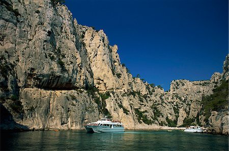 simsearch:841-03033149,k - Boat dwarfed by cliffs of the Calanque d'En-Vau, near Cassis, Bouches-du-Rhone, Cote d'Azur, Provence, France, Mediterranean, Europe Stock Photo - Rights-Managed, Code: 841-02920840