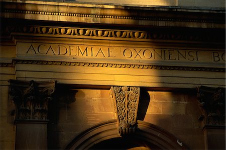 simsearch:841-02899929,k - Evening light on inscription on Sheldonian Theatre, Oxford, Oxfordshire, England, United Kingdom, Europe Foto de stock - Con derechos protegidos, Código: 841-02920900