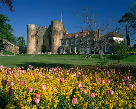 The Castle Gatehouse, adjoining Gothic mansion, Tonbridge, Kent, England, United Kingdom, Europe Foto de stock - Con derechos protegidos, Código: 841-02920954