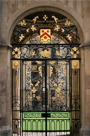 simsearch:841-02919710,k - Ornate gilt gate of All Souls' College, Oxford, Oxfordshire, England, United Kingdom, Europe Foto de stock - Con derechos protegidos, Código: 841-02920957