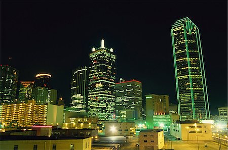 simsearch:841-06447153,k - The city skyline at night, Dallas, Texas, United States of America, North America Fotografie stock - Rights-Managed, Codice: 841-02920991