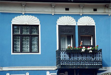 simsearch:841-02899531,k - Blue and white house with balcony at Szentendre, Hungary, Europe Foto de stock - Con derechos protegidos, Código: 841-02921047