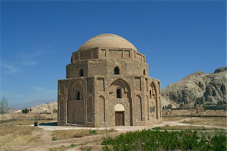 simsearch:841-02831008,k - Gonbad-e-Jabalieh, dating from the 10th century, built of stone instead of the usual brick, possibly a Zororastrian Temple, Kerman, Iran, Middle East Foto de stock - Con derechos protegidos, Código: 841-02921065