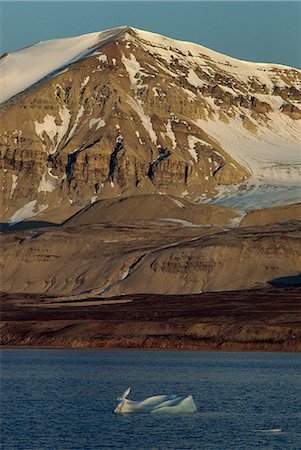 simsearch:841-02918488,k - Summer shows cliff faces, and small iceberg, Kongsfjorden, Svalbard, Arctic, Norway, Scandinavia, Europe Stock Photo - Rights-Managed, Code: 841-02921108