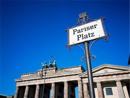 simsearch:841-03062191,k - Street sign and Brandenburg Gate, Berlin, Germany, Europe Foto de stock - Con derechos protegidos, Código: 841-02923630