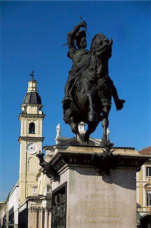 simsearch:841-02920550,k - Savoy duke Emanuele Filiberto, and church of San Carlo, Piazza San Carlo, Turin, Piemonte, Italy, Europe Foto de stock - Con derechos protegidos, Código: 841-02923786