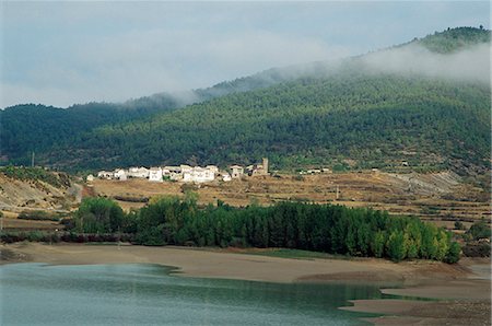 simsearch:841-02919304,k - Village of Santa Maria, and reservoir, Embalse de la Pena, Aragon, Spain, Europe Stock Photo - Rights-Managed, Code: 841-02944112