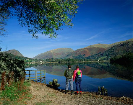 Walkers at Grasmere, Lake District National Park, Cumbria, England, United Kingdom, Europe Foto de stock - Con derechos protegidos, Código: 841-02944441