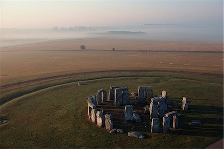stonehenge - Vue aérienne de Stonehenge, patrimoine mondial de l'UNESCO, dans le Wiltshire, Angleterre, Royaume-Uni, Europe Photographie de stock - Rights-Managed, Code: 841-02944643