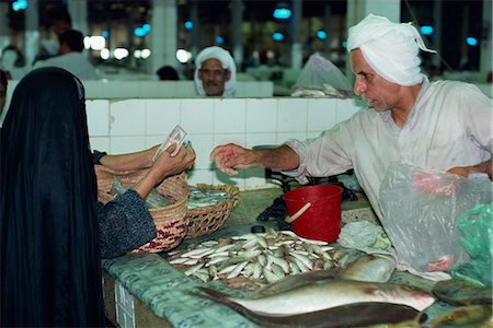 Trade at the fish market, Manama, Bahrain, Middle East Foto de stock - Con derechos protegidos, Código: 841-02944802