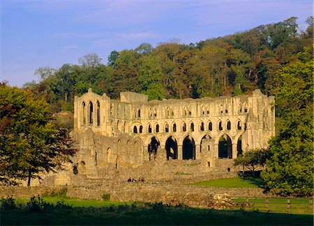 Rievaulx Abbey, old Cistercian abbey, Ryedale, North Yorkshire, England, United Kingdom, Europe Foto de stock - Con derechos protegidos, Código: 841-02945103