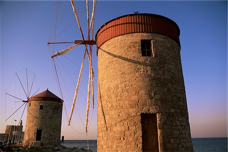 simsearch:841-02707522,k - Moulins à vent, le port de Rhodes, Rhodes, îles du Dodécanèse, Grèce, Europe Photographie de stock - Rights-Managed, Code: 841-02945135