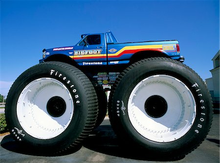 pickup truck on road - Huge tyres, Big Foot, customised car, United States of America, North America Stock Photo - Rights-Managed, Code: 841-02945169