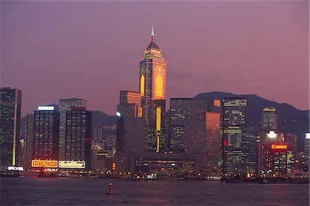 simsearch:841-02717306,k - Hong Kong skyline éclairée à la tombée de la nuit, Hong Kong, Chine, Asie Photographie de stock - Rights-Managed, Code: 841-02945350