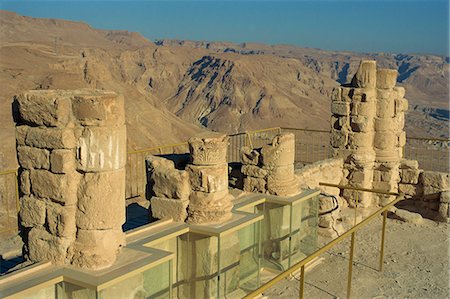 Ruined Winter Palace of King Herod on top of the fortress of Masada, UNESCO World Heritage Site, Judean Desert, Israel, Middle East Fotografie stock - Rights-Managed, Codice: 841-02945640