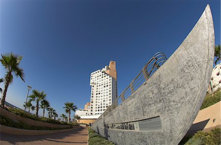 Publics jardins commémorant premiers migrants atteint Israël par la mer, avec le Mémorial en forme d'un bateau et David tour en arrière-plan, Square de Londres, Jaffa, Tel Aviv, Israël, Moyen-Orient Photographie de stock - Rights-Managed, Code: 841-02945830