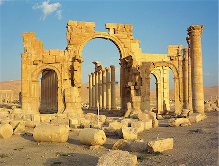 syrier - The Monumental Arch, at the ancient Graeco-Roman city of Palmyra, UNESCO World Heritage Site, Syria, Middle East Foto de stock - Con derechos protegidos, Código: 841-02945871