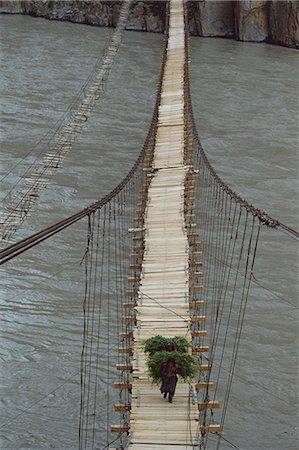 Anciens et nouveaux ponts sur la rivière Hunza Hunza, au Pakistan, Asie Photographie de stock - Rights-Managed, Code: 841-02945893